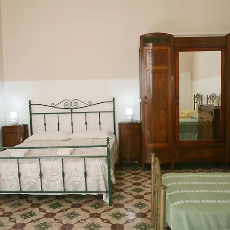 Ferienhaus Eden Garden-historic Big House Near Sea, Gallipoli