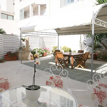 Ferienhaus Eden Garden-historic Big House Near Sea, Gallipoli