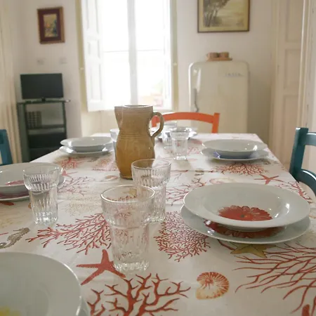 Eden Garden-historic Big House Near Sea, 別荘