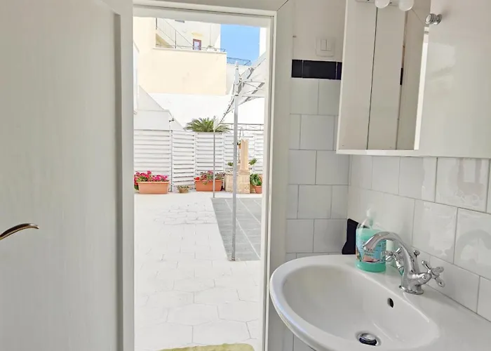 Eden Garden-historic Big House Near Sea,