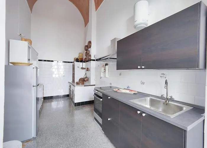 Eden Garden-historic Big House Near Sea, Holiday home *