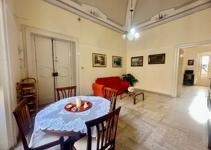 Eden Garden-historic Big House Near Sea,