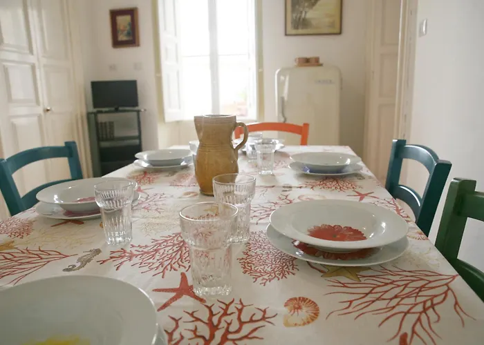 Eden Garden-historic Big House Near Sea, Holiday home